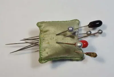 Collection of 17 vintage hat/hair/scarf pins