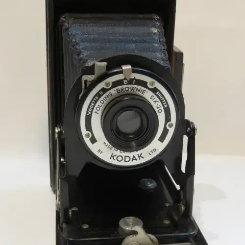 Kodak folding Brownie six-20 camera KODETTE 2 - Cracked view finder glass but in very good condition