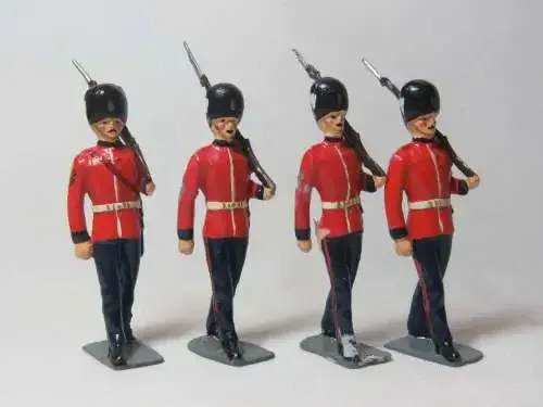 Set of 4 British lead soldiers - Guards marching with rifles