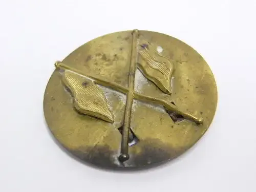 British Signal Instructor Cap Badge with metal Disc - as per photo