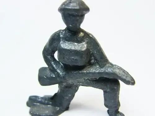 Lot of 2 vintage lead soldiers - unpainted - as per photo