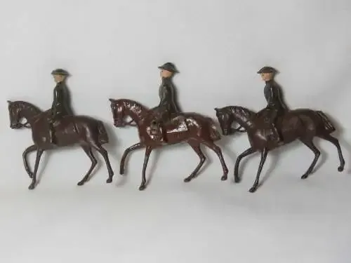 Lot of 3 WW2 British lead soldiers on horses