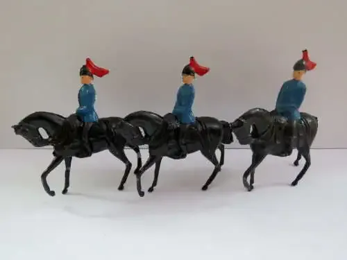 Lot of 3 vintage cavalry lead soldiers