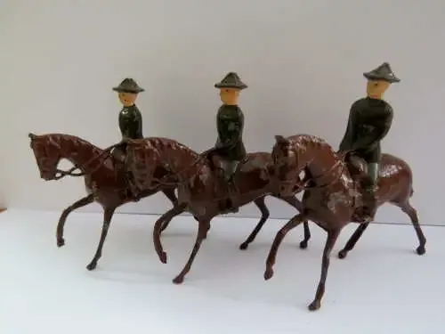 Lot of 3 WW2 British Lead Soldiers on horses