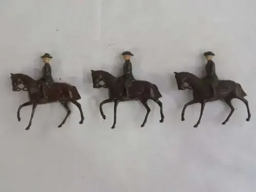 Lot of 3 WW2 British lead soldiers on horses
