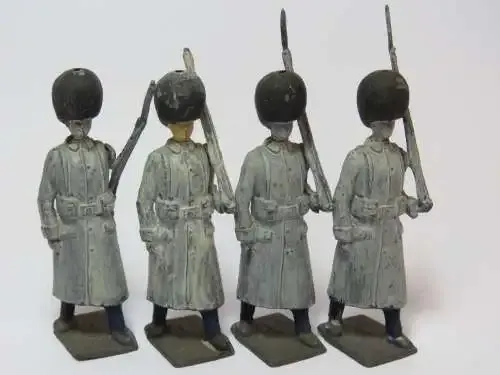 Lot of 4 vintage British lead soldiers - Half painted