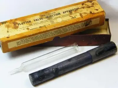 Wellcome Flutter valve injection apparatus in box - vintage - as per photo