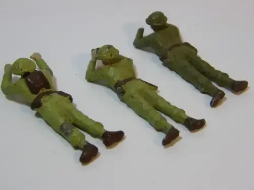 Lot of 3 vintage lead soldiers laying down