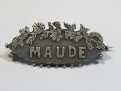 Sterling silver Maude good luck name brooch - Weighs 3.9grams