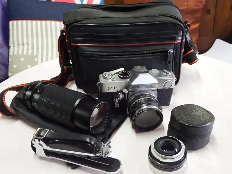 Vintage Petri FT 35mm camera wuith 55mm f 1:1.8 lens and 100-300mm f1:5.6 lens in camera bag