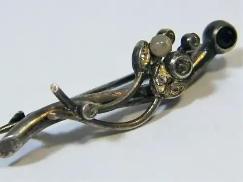 Vintage sterling silver brooch with cubic zirconias - weighs 2.6g