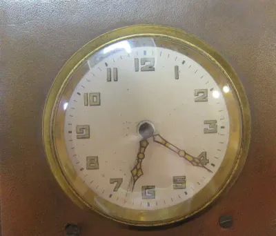 Antique travelling pocketwatch in leather case - Runs and stops