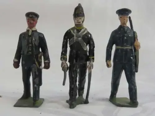 Lot of 3 vintage lead soldiers