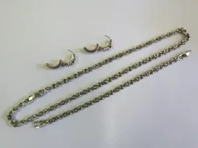 Costume ewelery diamante set with necklace, bracelet and earrings