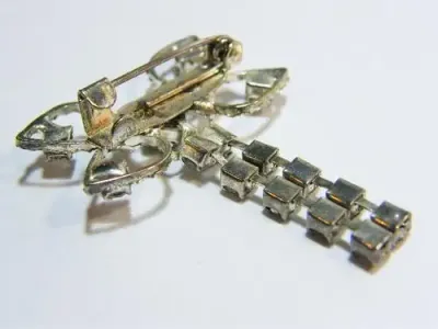 Vintage costume jewellery brooch - as per photo