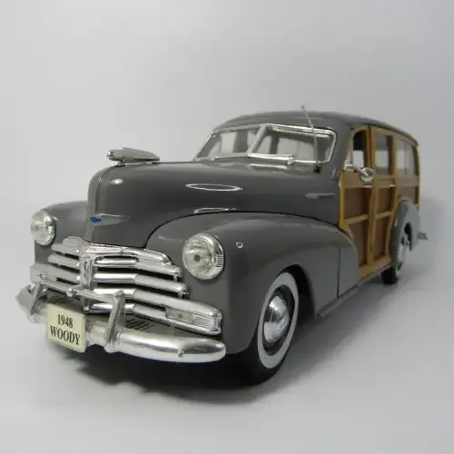 Maisto 1948 Woody Chevy Fleetmaster die-cast model car - scale 1/18