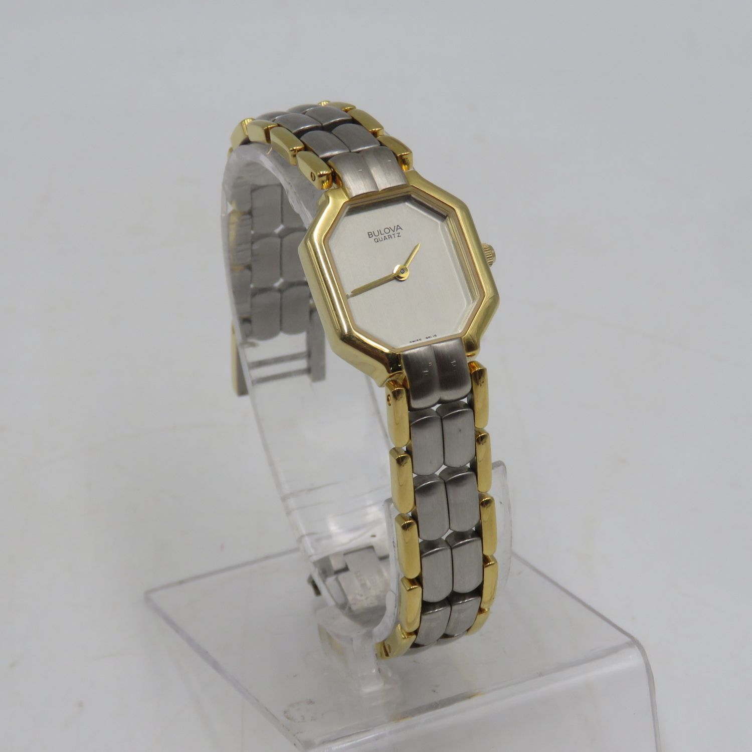 Bulova Quartz ladies watch in excellent working condition