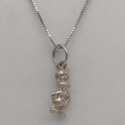 Sterling silver necklace with donald duck pendant - weighs 3.3g - length 39cm
