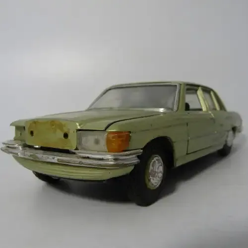 Vintage GAMA Mercedes-Benz 450 SE die-cast model car - scale 1/24 - well used