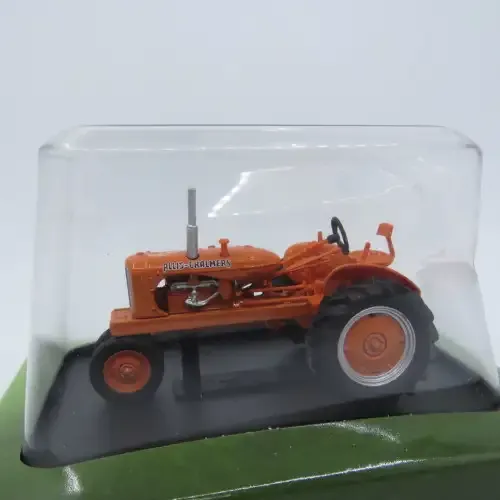 Hachette tractors issue 4 - 1945 Allis-Chalmers WC die-cast tractor - Scale 1/43