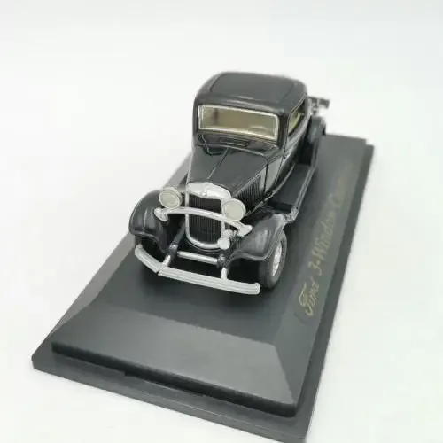 Road Signature 1937 Ford V8 convertible die-cast model car - Steering wheel missing - Scale 1/43
