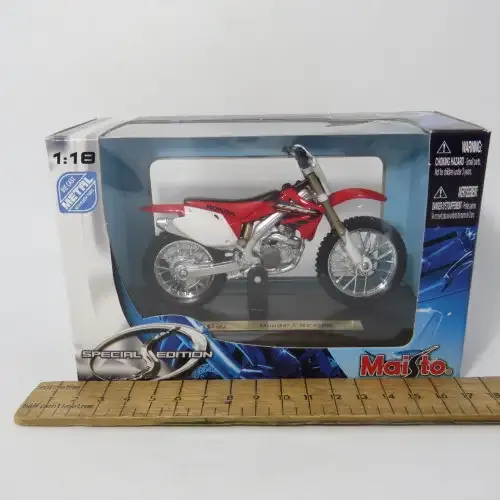 Maisto Honda CRF450R dirt bike die-cast motorcycle - Scale 1/18 in box