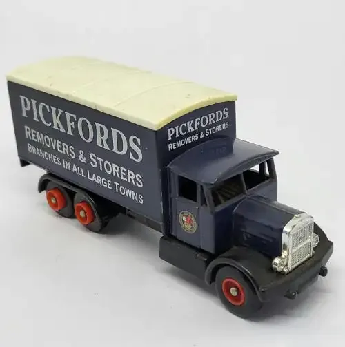 Days Gone Lledo #10 Pickfords 1937 Scammell truck model car