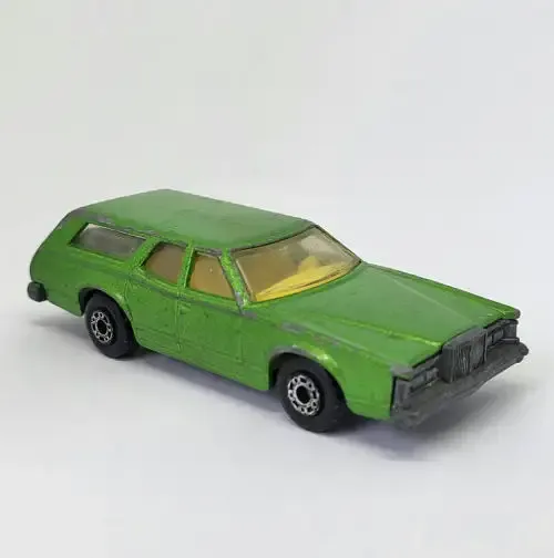 Matchbox Superfast #74 Cougar Villager toy car - Opening rear