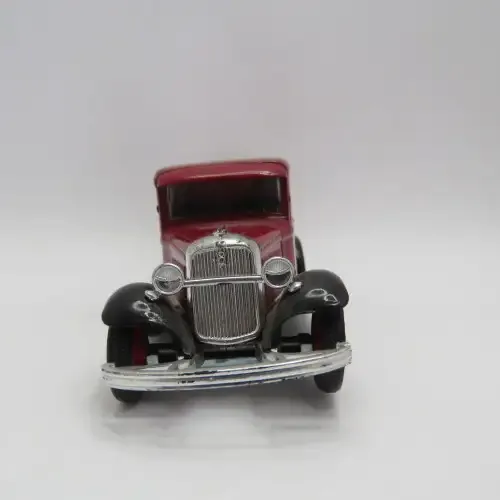 Eligor 1932 Ford Byrrh Vin Aperitif delivery tanker - Scale 1/43 - Missing tyre