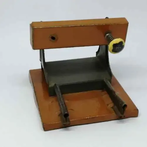 Vintage O-Gauge Tinplate Railways Rail buffer stop - one stopper missing