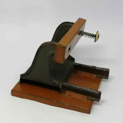 Vintage O-Gauge Tinplate Railways Rail buffer stop - one stopper missing