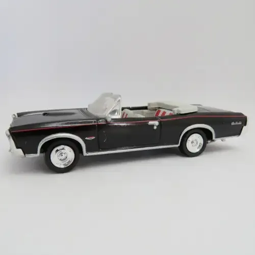 NewRay 1966 Pontiac GTO convertible model car - Scale 1/43