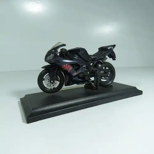 Maisto Yamaha YZF-R1 model motorcycle scale 1/18