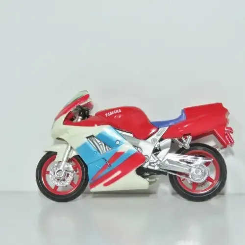Maisto Yamaha FZR 600 R model motorcycle - Scale 1/18