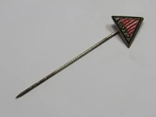 Vintage Lloyd cars pin badge