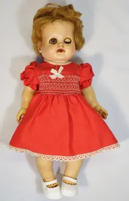 Madame Alexander `Kathy Cry` 1950`s Squeaker Doll - Can drink - 40 cm