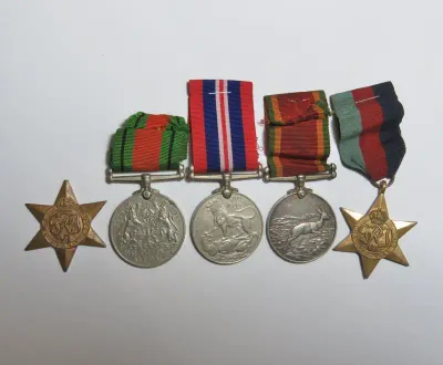 Set of 5 WW2 medals issued to M 19457 H Kok - The Italy star has broken suspender ring