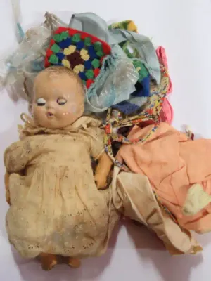 Vintage hard plastic baby doll with extra clothing - Damaged arms and legs