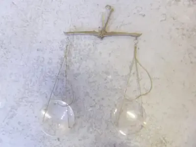 Balance scale for jewellery must be mounted in a platform - Size: 20cm x 16cm