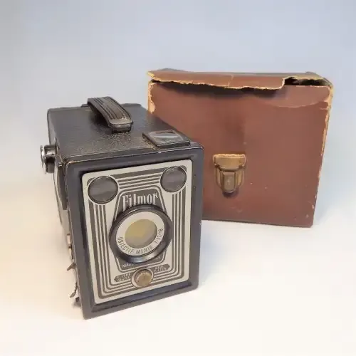FILMOR (Brownie type) Box camera - 1955 - Very scarce - Damaged case