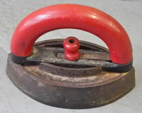 Antique No.3 clothes iron with detachable handle