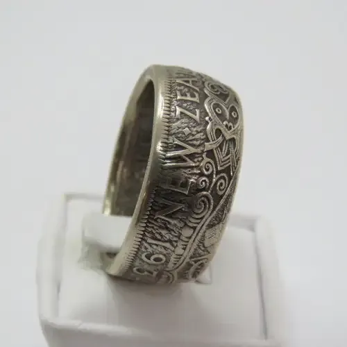 Mens ring made from New Zealand 1934 silver half crown - Size W 1/2