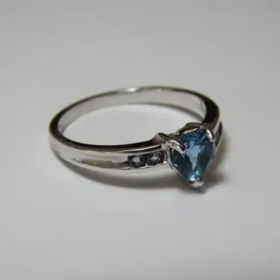 Sterling silver ring 925 with blue heart stone and 4 light purple stones - 2,6 g - Size 8/P/56