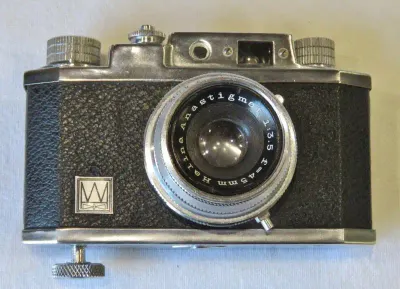 Vintage Halina 35 x camera with 1:3,5 lens
