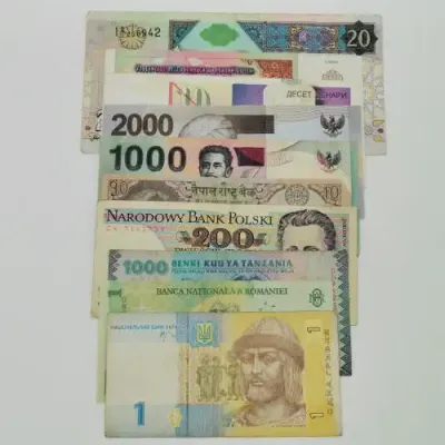 Lot of 10 world banknotes - some better