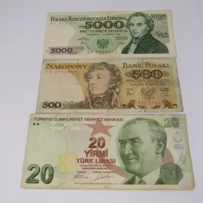 Lot of 10 world bank notes in good condition