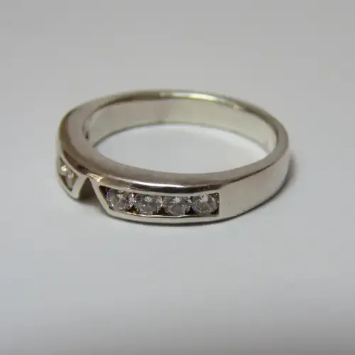 Sterling silver ring with 6 stones - Size O - 4,0 g