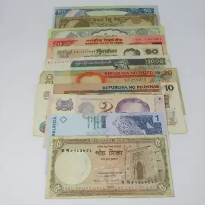 Lot of 10 world bank notes in good condition