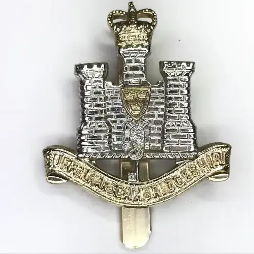 Great Britain Suffolk and Cambridgeshire cap badge - Slide