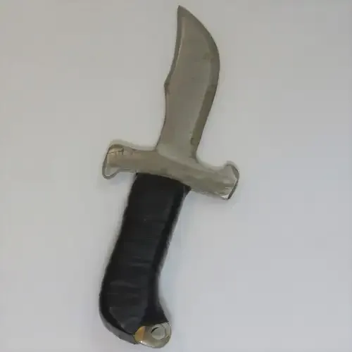 Custom made knife with pouch